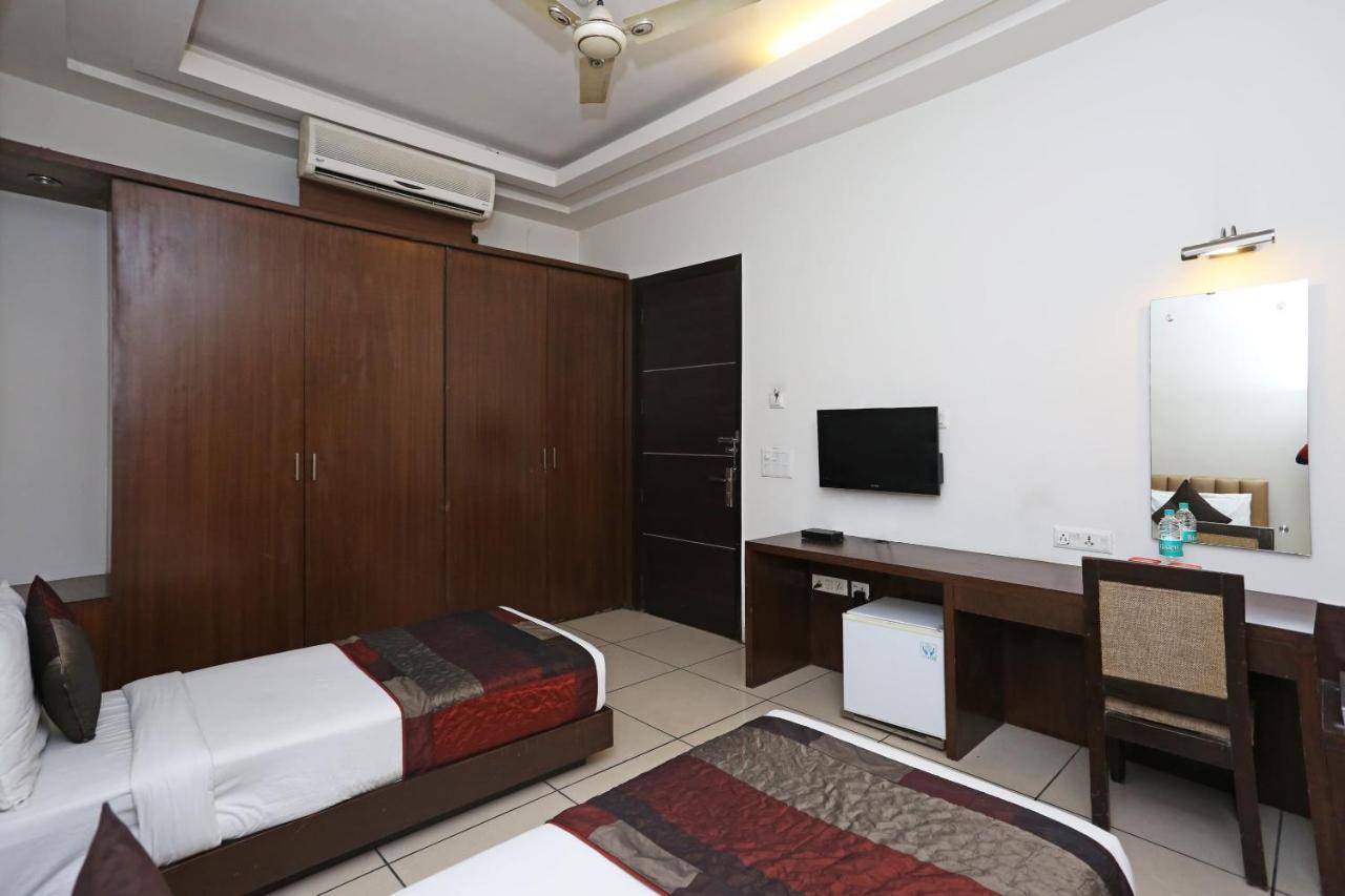 Capital O 1391 Hotel Pushpa Vilas Ghaziabad Ngoại thất bức ảnh